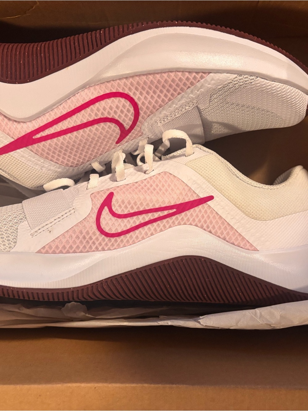Womens 9.5 Nike MC Trainer 2